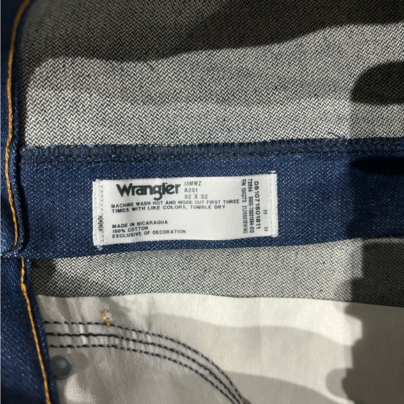 NEW WRANGLER JEANS Men’s Cowboy Cut Original fit medium wash Jeans size 32x32 - Picture 2 of 3